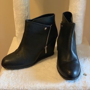 Kenneth Cole Reaction Ankle Boots!